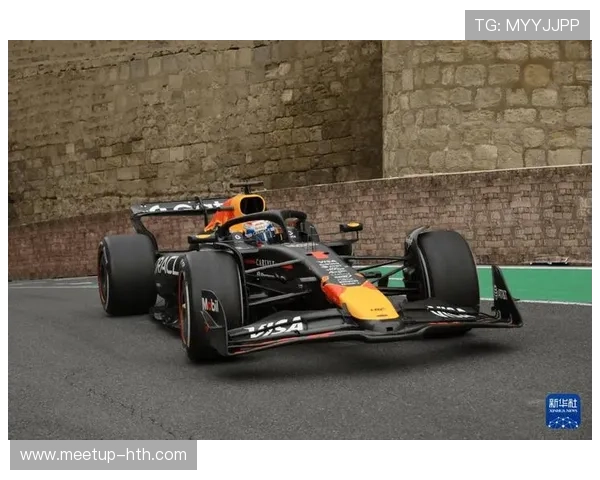 F1赛季最新动态：红牛车队主导比赛，汉密尔顿和维斯塔潘激烈争夺总冠军